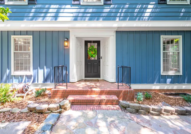Photo 1 of Single family home for sale at 811 Kings Ml Rd, Chapel Hill, NC 27517 | MLS# 10191342 | Listing updated on 2026-09-20
