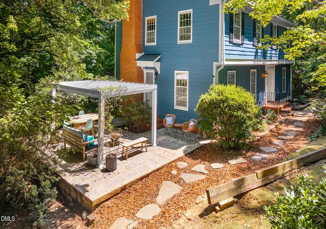 Photo 2 of Single family home for sale at 811 Kings Ml Rd, Chapel Hill, NC 27517 | MLS# 10191342 | Listing updated on 2026-09-20