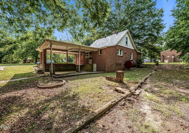 Photo 4 of Single family home for sale at 408 Walker St, Roxboro, NC 27573 | MLS# 10191171 | Listing updated on 2026-10-01