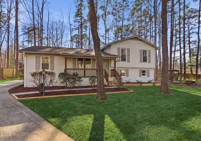 Photo 1 of Single family home for sale at 7 Cates Ct, Hillsborough, NC 27278 | MLS# 10191202 | Listing updated on 2026-09-08