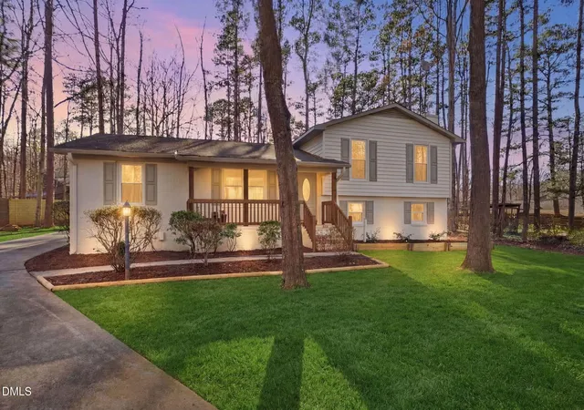 Photo 3 of Single family home for sale at 7 Cates Ct, Hillsborough, NC 27278 | MLS# 10191202 | Listing updated on 2026-09-08