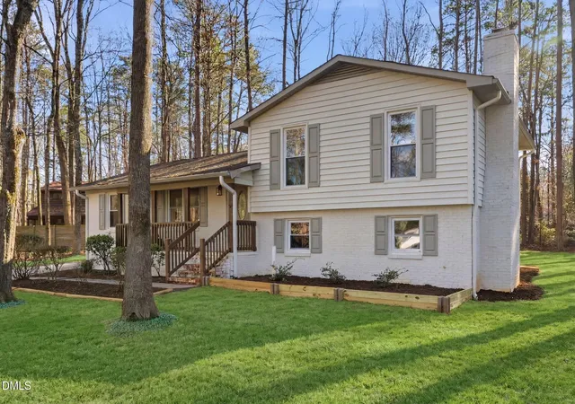 Photo 3 of Single family home for sale at 7 Cates Ct, Hillsborough, NC 27278 | MLS# 10191202 | Listing updated on 2026-09-08