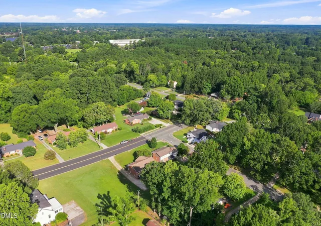 Photo 3 of Single family home for sale at 1119 Briarcliff Rd, Burlington, NC 27215 | MLS# 10192044 | Listing updated on 2026-09-19
