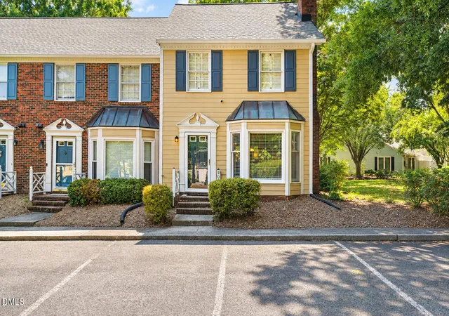 Townhouse for sale at 200 Standish Dr, Chapel Hill, NC 27517 | MLS# 10191874