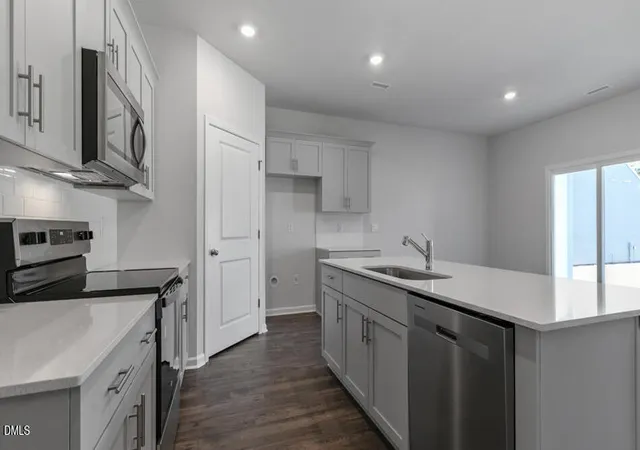 Photo 3 of Single family home for sale at 533 Swift Crk Farm Ln, Clayton, NC 27520 | MLS# 10191302 | Listing updated on 2026-09-08