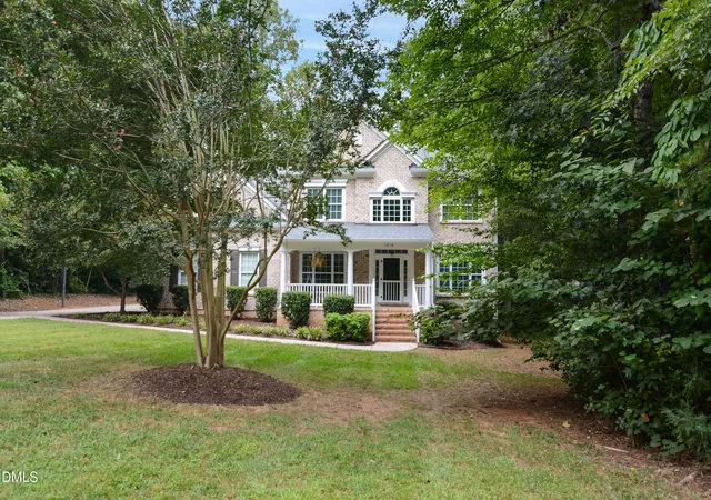 Photo 2 of Single family home for sale at 1414 Starmont Dr, Hillsborough, NC 27278 | MLS# 10192285 | Listing updated on 2026-09-27