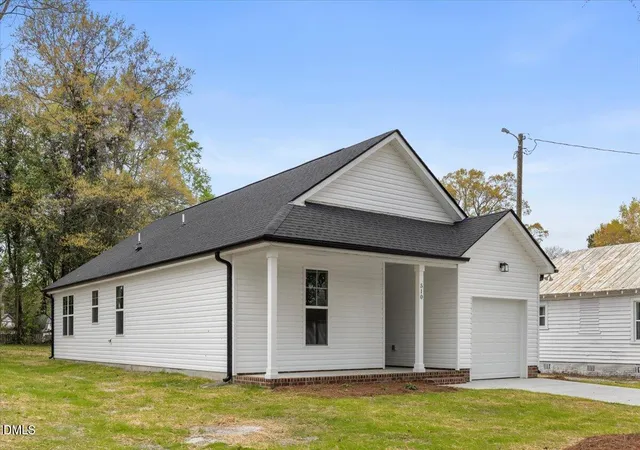 Photo 2 of Single family home for sale at 271 Mcneil Cir, Dunn, NC 28334 | MLS# 10192371 | Listing updated on 2026-09-12