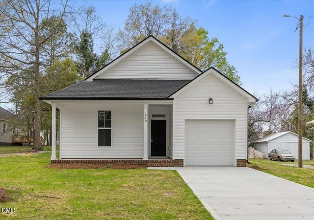 Photo 3 of Single family home for sale at 271 Mcneil Cir, Dunn, NC 28334 | MLS# 10192371 | Listing updated on 2026-09-12