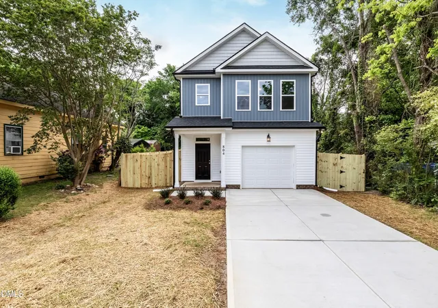 Photo 1 of Single family home for sale at 807 E Harnett St, Dunn, NC 28334 | MLS# 10192370 | Listing updated on 2026-09-12
