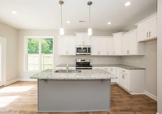 Photo 2 of Single family home for sale at 807 E Harnett St, Dunn, NC 28334 | MLS# 10192370 | Listing updated on 2026-09-12