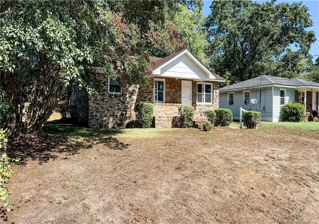 Photo 3 of Single family home for sale at 940 Fleetwood Dr, Fayetteville, NC 28305 | MLS# 768646 | Listing updated on 2026-09-08
