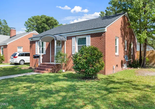 Photo 3 of Single family home for sale at 600 N Raiford St, Selma, NC 27576 | MLS# 10191840 | Listing updated on 2026-09-13
