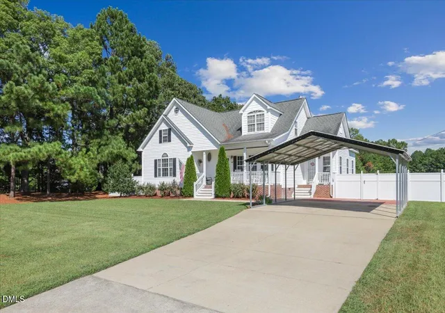 Photo 4 of Single family home for sale at 220 Leghorn Dr, Zebulon, NC 27597 | MLS# 10191655 | Listing updated on 2026-09-15