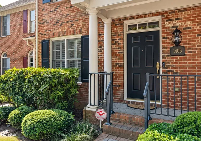 Townhouse for sale at 1406 Governors Ct, Raleigh, NC 27604 | MLS# 10192892