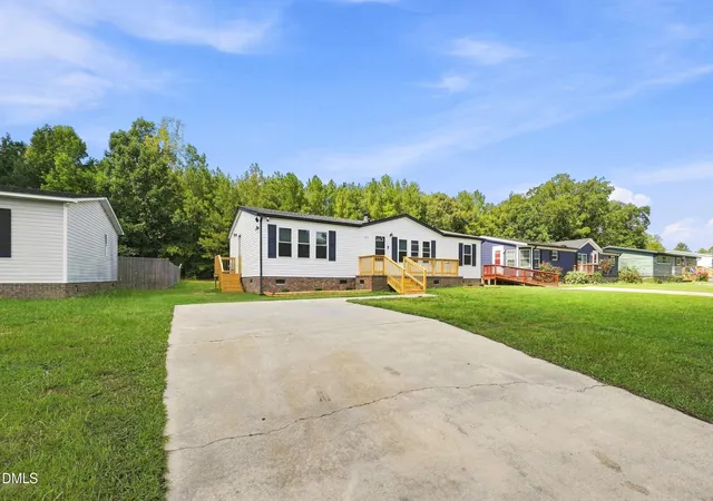 Photo 3 of Single family home for sale at 182 Wendover Ln, Roanoke Rapids, NC 27870 | MLS# 10192189 | Listing updated on 2026-09-12