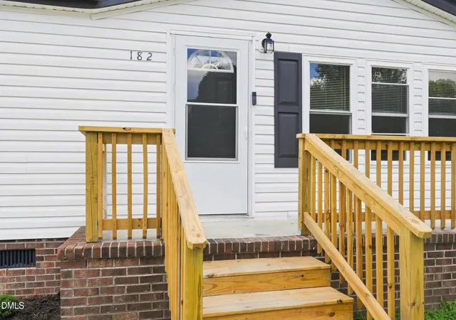 Photo 4 of Single family home for sale at 182 Wendover Ln, Roanoke Rapids, NC 27870 | MLS# 10192189 | Listing updated on 2026-09-12