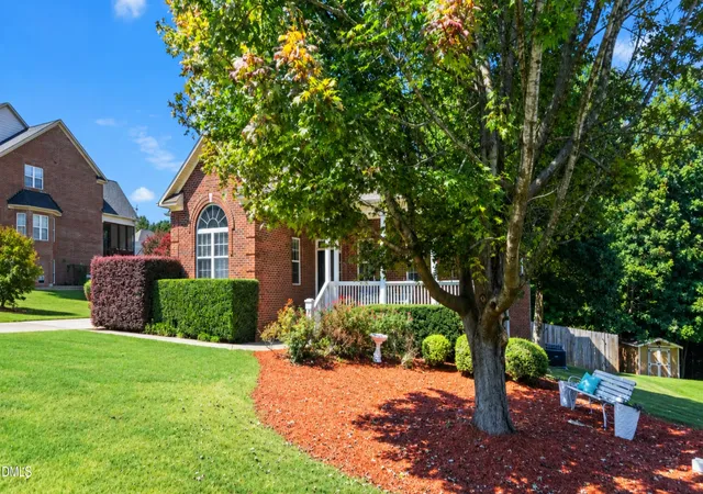 Photo 3 of Single family home for sale at 505 River Knoll Dr, Clayton, NC 27527 | MLS# 10191814 | Listing updated on 2026-09-14