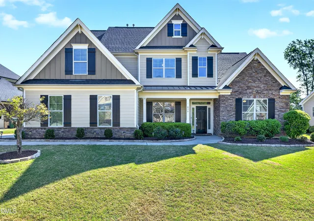 Photo 2 of Single family home for sale at 836 Boone Ridge Ln, Cary, NC 27519 | MLS# 10191670 | Listing updated on 2026-09-10