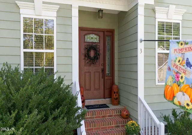 Photo 2 of Sale Pending at 3 Reliant Pl, Durham, NC 27712 | MLS# 10191921 | Listing updated on 2026-09-13