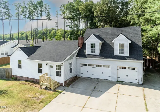 Photo 3 of Single family home for sale at 516 Wendell Fls Pkwy, Wendell, NC 27591 | MLS# 10191523 | Listing updated on 2026-09-21