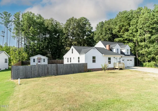 Photo 3 of Single family home for sale at 516 Wendell Fls Pkwy, Wendell, NC 27591 | MLS# 10191523 | Listing updated on 2026-09-21