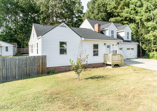 Photo 4 of Single family home for sale at 516 Wendell Fls Pkwy, Wendell, NC 27591 | MLS# 10191523 | Listing updated on 2026-09-21