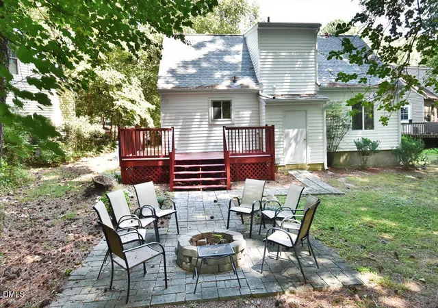 Photo 4 of Single family home for sale at 8 Tiffany Pl, Durham, NC 27705 | MLS# 10191557 | Listing updated on 2026-09-09