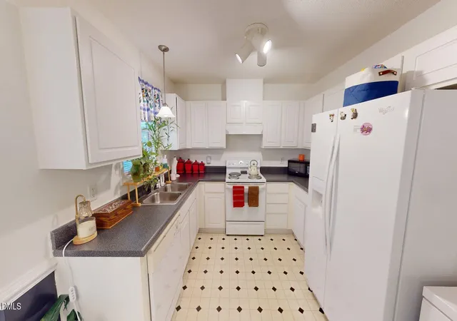 Photo 3 of Single family home for sale at 2004 Ballston Pl, Knightdale, NC 27545 | MLS# 10192185 | Listing updated on 2026-10-03