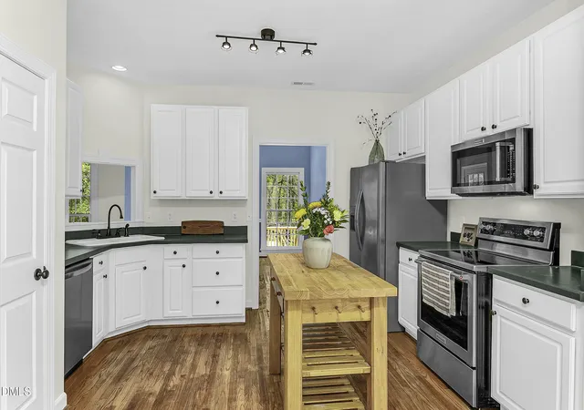 Photo 4 of Single family home for sale at 2804 Gaya Ct, Hillsborough, NC 27278 | MLS# 10191642 | Listing updated on 2026-10-02