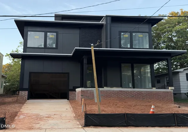 Photo 1 of Single family home for sale at 814 E Davie St, Raleigh, NC 27601 | MLS# 10191797 | Listing updated on 2026-09-10