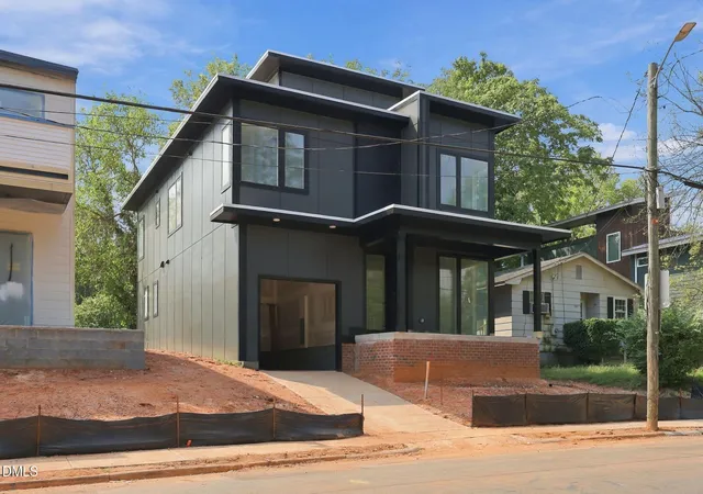 Photo 2 of Single family home for sale at 814 E Davie St, Raleigh, NC 27601 | MLS# 10191797 | Listing updated on 2026-10-07
