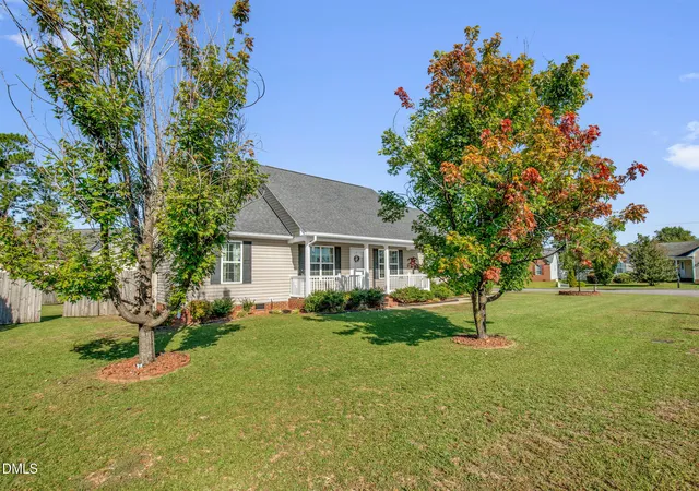 Photo 2 of Sale Pending at 3006 Tettenbury Dr, Fayetteville, NC 28306 | MLS# 10191736 | Listing updated on 2026-09-17