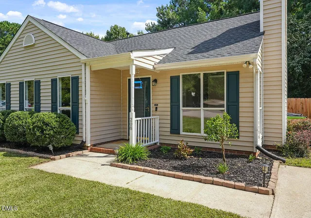 Photo 3 of Single family home for sale at 208 Bateau Rd, Holly Springs, NC 27540 | MLS# 10191649 | Listing updated on 2026-10-07