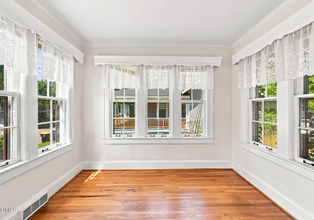 Photo 4 of Sale Pending at 160 W Young Ave, Henderson, NC 27536 | MLS# 10192048 | Listing updated on 2026-09-27