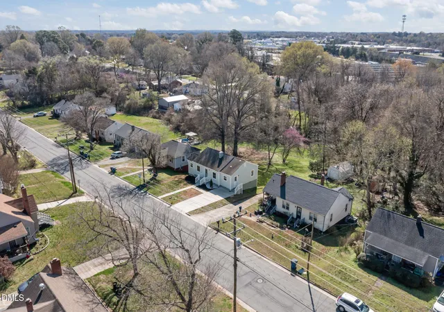Photo 4 of Single family home for sale at 408 W Gilbreath St, Graham, NC 27253 | MLS# 10191792 | Listing updated on 2026-09-18