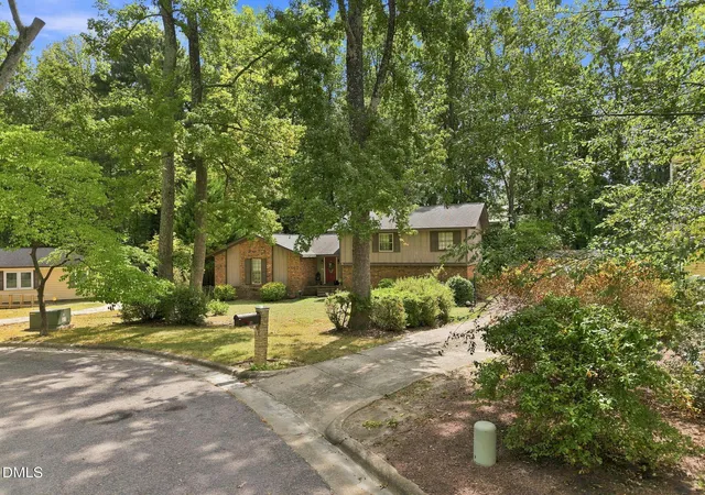 Photo 2 of Single family home for sale at 5612 Old Frg Cir, Raleigh, NC 27609 | MLS# 10192045 | Listing updated on 2026-09-11