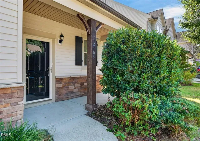 Photo 3 of Single family home for sale at 2105 Old Rosebud Dr, Knightdale, NC 27545 | MLS# 10192929 | Listing updated on 2026-09-24
