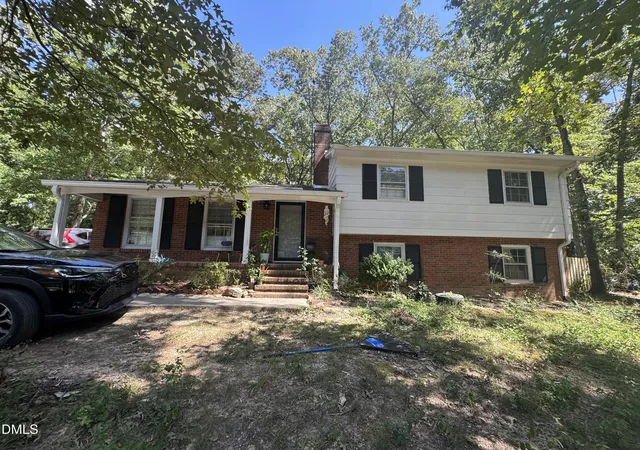 Photo 1 of Sale Pending at 625 Tinkerbell Rd, Chapel Hill, NC 27517 | MLS# 10192717 | Listing updated on 2026-09-28