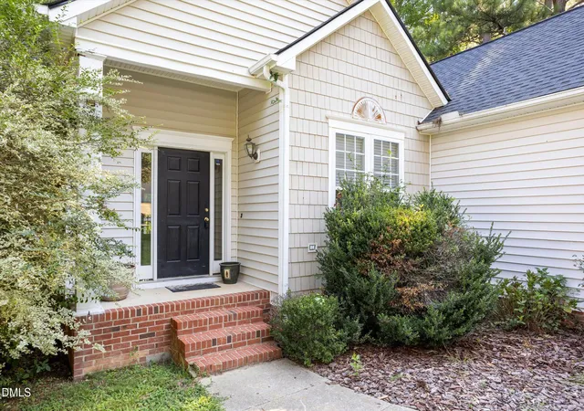 Photo 3 of Single family home for sale at 1004 Creek Hvn Dr, Holly Springs, NC 27540 | MLS# 10191803 | Listing updated on 2026-09-10