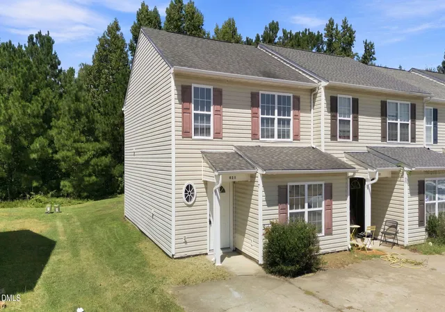Photo 2 of Townhouse for sale at 424 Anna St, Lillington, NC 27546 | MLS# 10192749 | Listing updated on 2026-10-02