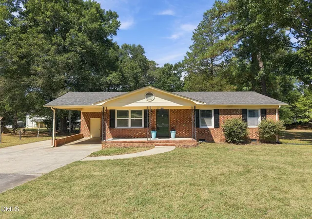 Photo 1 of Single family home for sale at 811 Frank St, Roxboro, NC 27573 | MLS# 10193487 | Listing updated on 2026-09-28