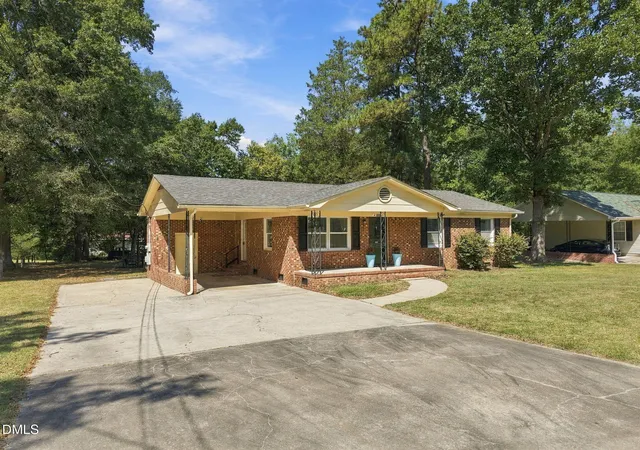 Photo 2 of Single family home for sale at 811 Frank St, Roxboro, NC 27573 | MLS# 10193487 | Listing updated on 2026-09-28
