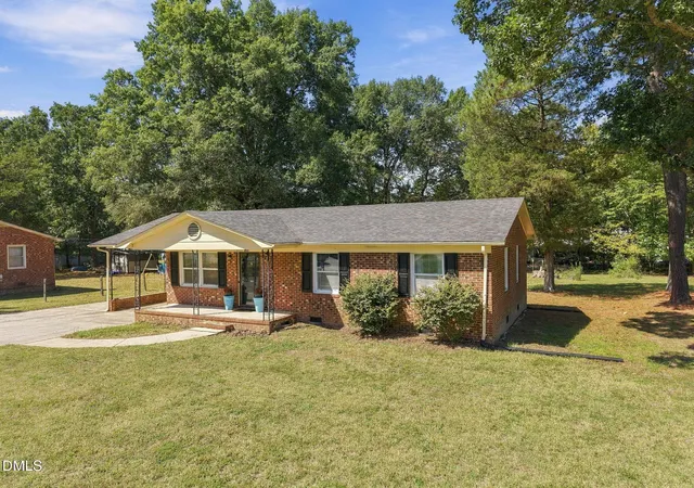 Photo 3 of Single family home for sale at 811 Frank St, Roxboro, NC 27573 | MLS# 10193487 | Listing updated on 2026-09-28