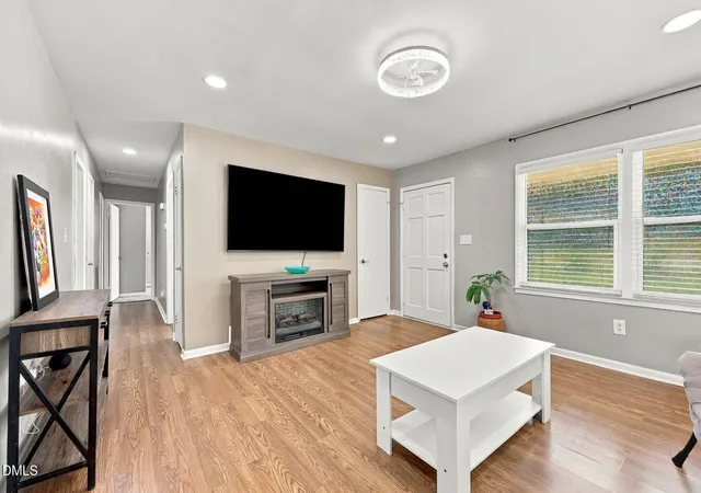 Photo 3 of Single family home for sale at 811 Frank St, Roxboro, NC 27573 | MLS# 10193487 | Listing updated on 2026-09-28