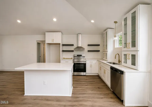Photo 1 of Single family home for sale at 606 E Bay St, Dunn, NC 28334 | MLS# 10192098 | Listing updated on 2026-09-11