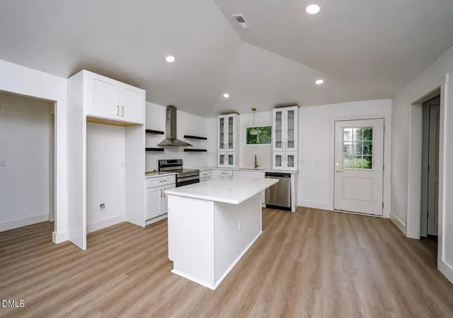 Photo 2 of Single family home for sale at 606 E Bay St, Dunn, NC 28334 | MLS# 10192098 | Listing updated on 2026-09-11