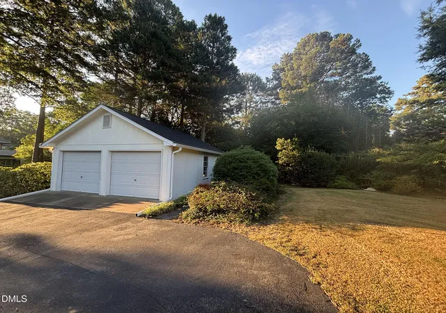 Photo 4 of Single family home for sale at 3413 Redbud Ln, Raleigh, NC 27607 | MLS# 10192090 | Listing updated on 2026-09-13