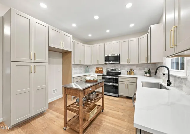 Photo 4 of Single family home for sale at 107 Somersby Ct, Cary, NC 27519 | MLS# 10192868 | Listing updated on 2026-10-28