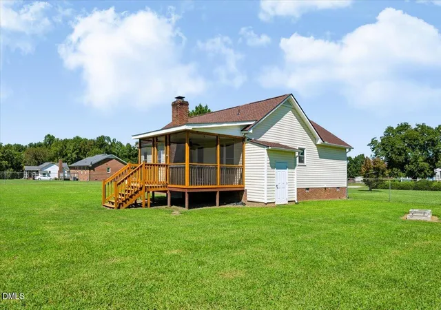 Photo 3 of Single family home for sale at 101 Wildberry Ct, Clayton, NC 27520 | MLS# 10192046 | Listing updated on 2026-09-11
