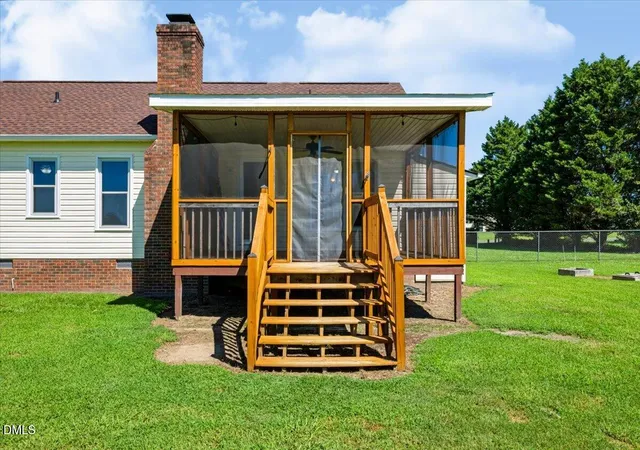 Photo 3 of Single family home for sale at 101 Wildberry Ct, Clayton, NC 27520 | MLS# 10192046 | Listing updated on 2026-09-11